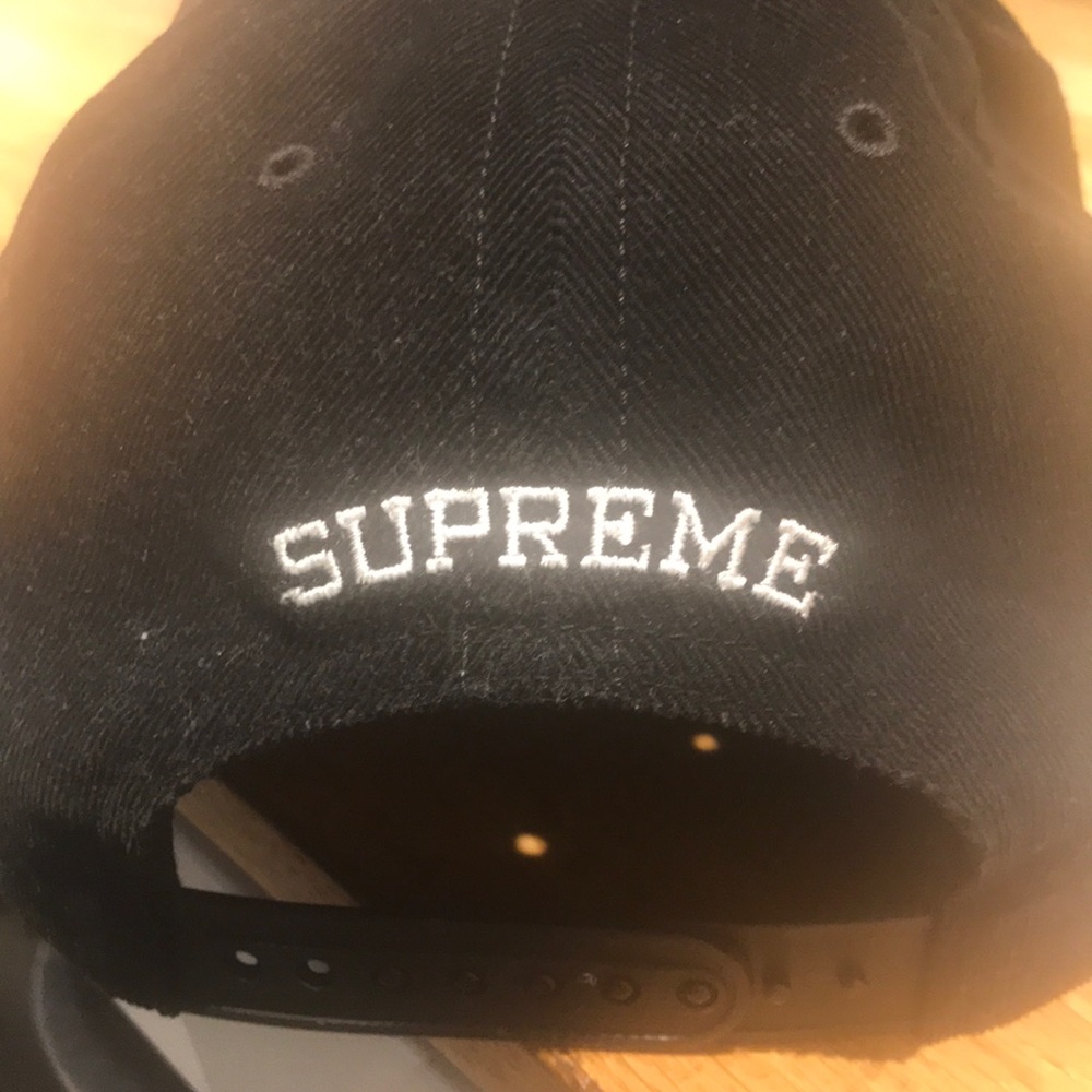 Supreme Hat - Picture 3 of 4